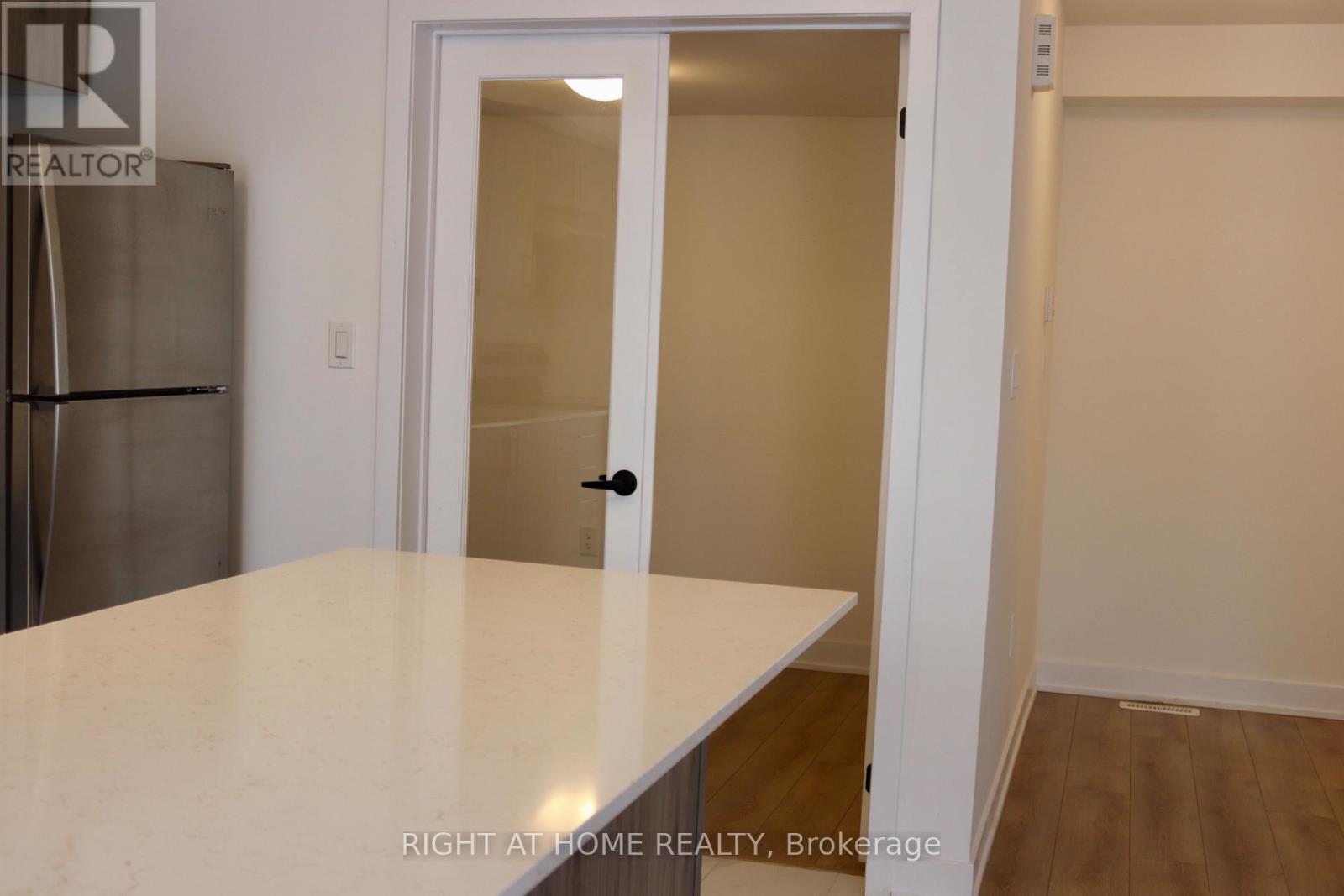 7 Wagon Lane, Barrie, Ontario  L9J 0V4 - Photo 7 - S13742920