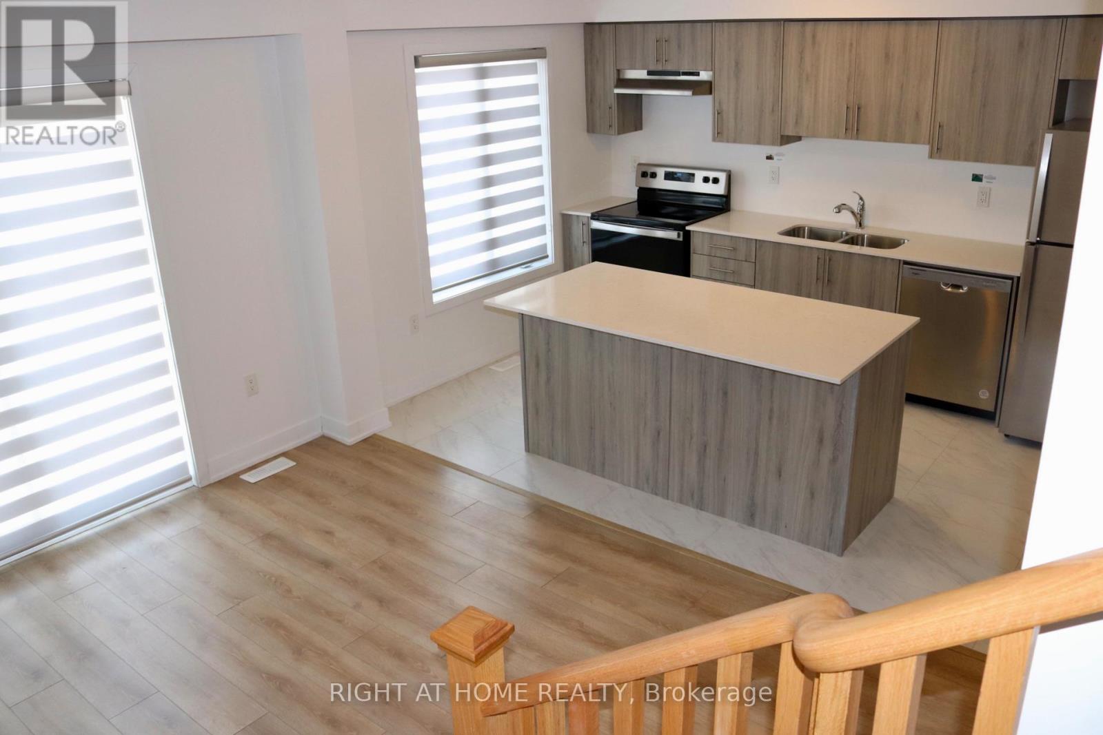7 Wagon Lane, Barrie, Ontario  L9J 0V4 - Photo 9 - S13742920