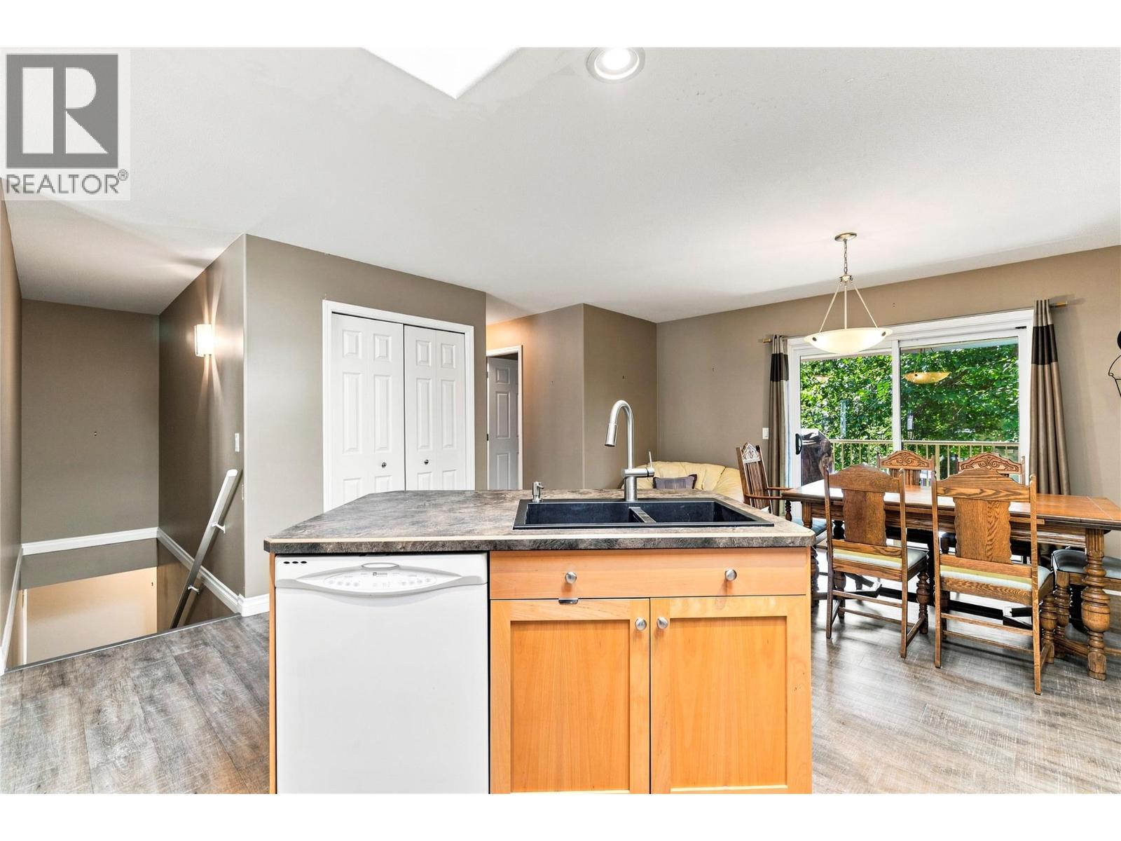 831 37 Street SE, Salmon Arm, British Columbia  V1E 3M2 - Photo 11 - 10399399