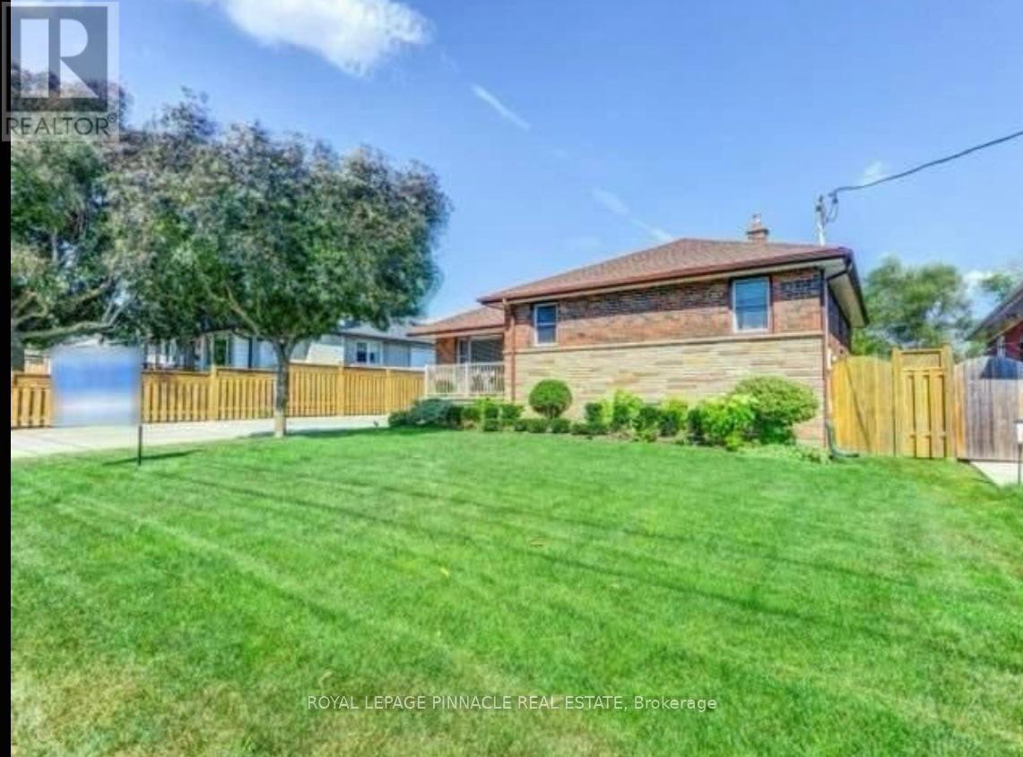 Bsmt - 205 Southview Crescent W, Oakville, Ontario  L6K 2P2 - Photo 3 - W13742842