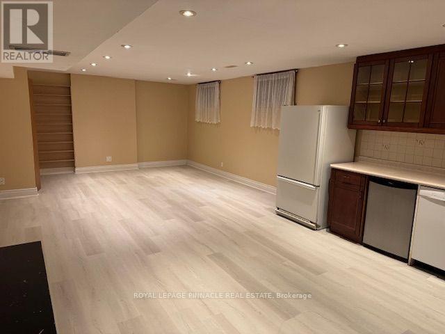 Bsmt - 205 Southview Crescent W, Oakville, Ontario  L6K 2P2 - Photo 6 - W13742842