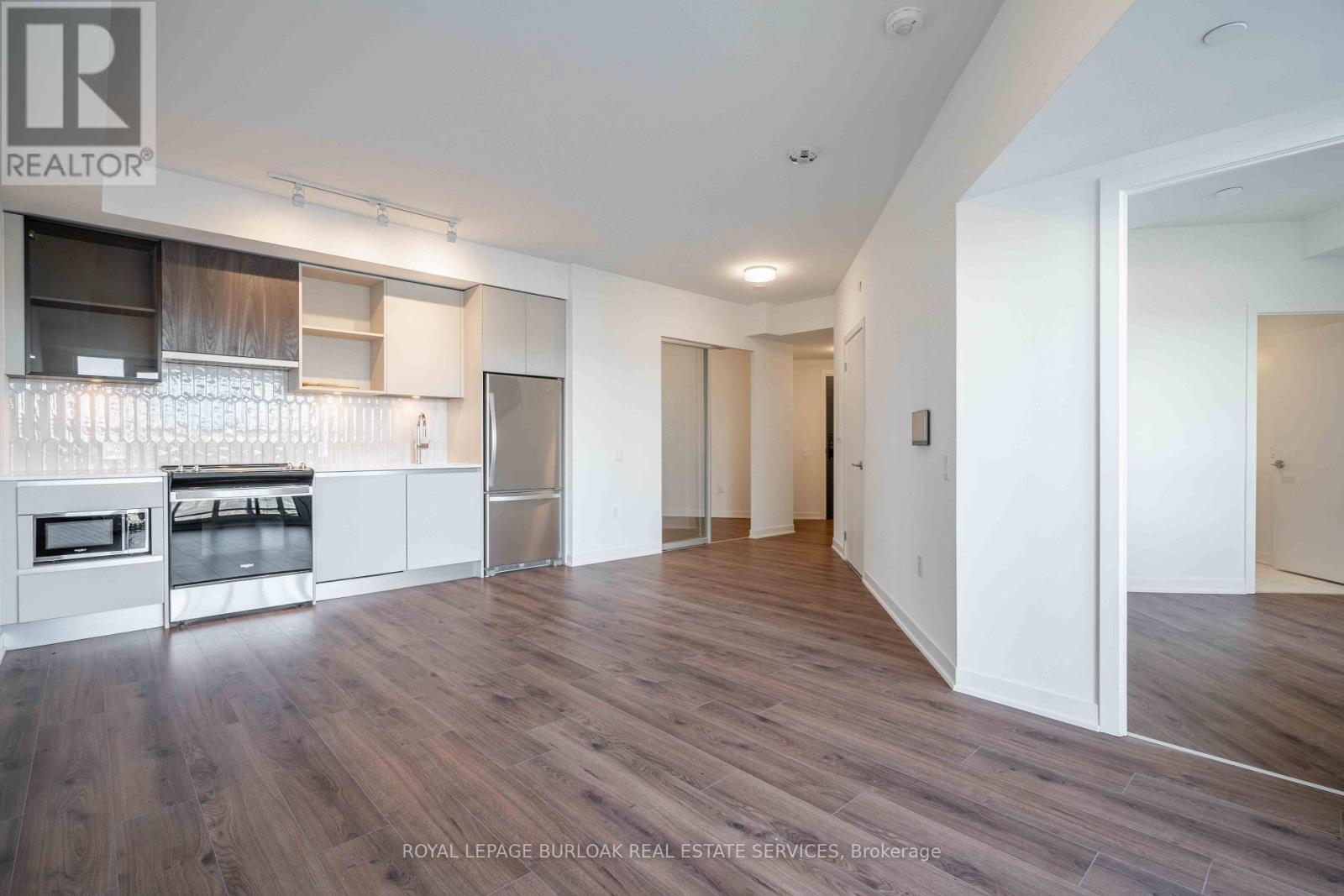 437 - 395 DUNDAS STREET