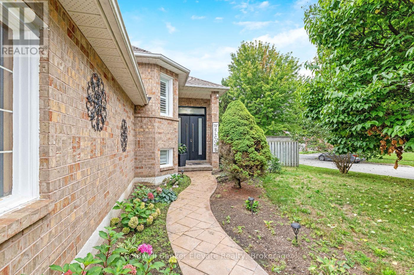 20 Ruddell Crescent, Halton Hills, Ontario  L7G 5N4 - Photo 5 - W13742854