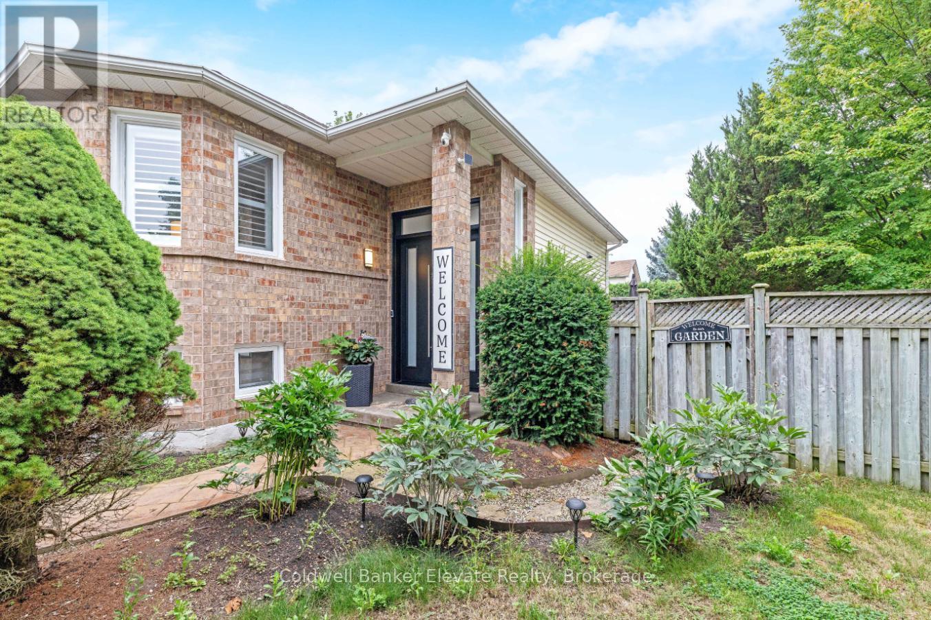 20 Ruddell Crescent, Halton Hills, Ontario  L7G 5N4 - Photo 6 - W13742854