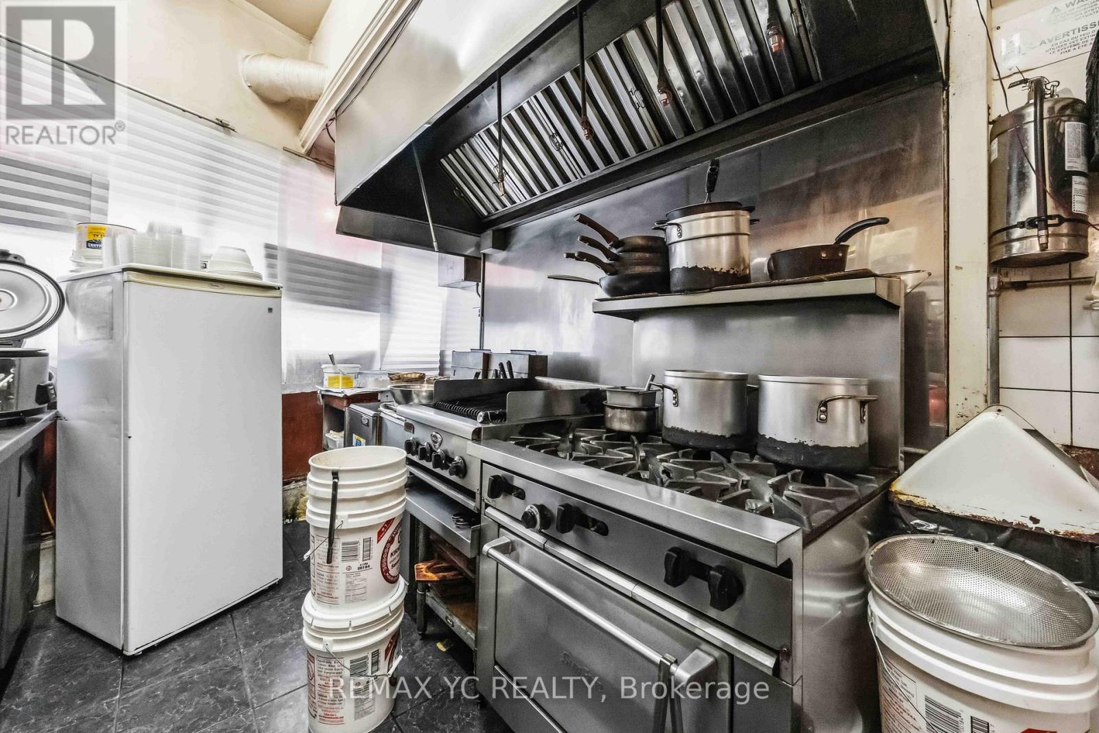 293 Roncesvalles Avenue, Toronto, Ontario  M6R 2M3 - Photo 6 - W13742872