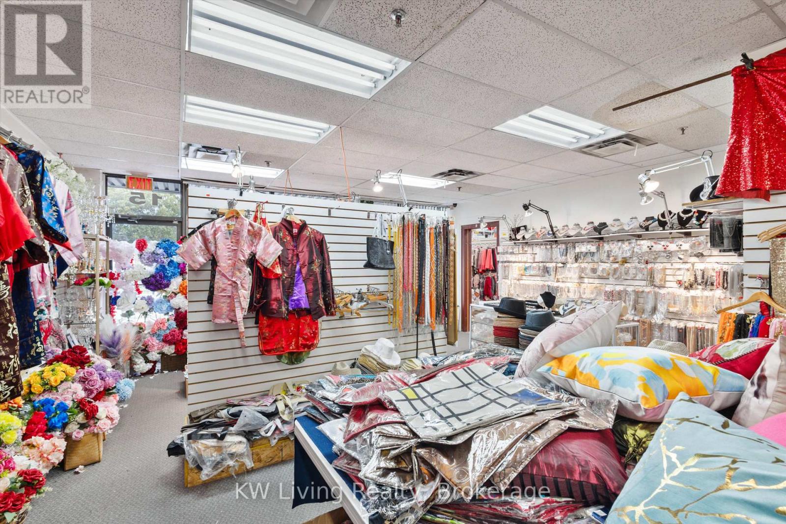 15 & 16 - 975 Pacific Gate, Mississauga, Ontario  L5T 1Y1 - Photo 13 - W13742938