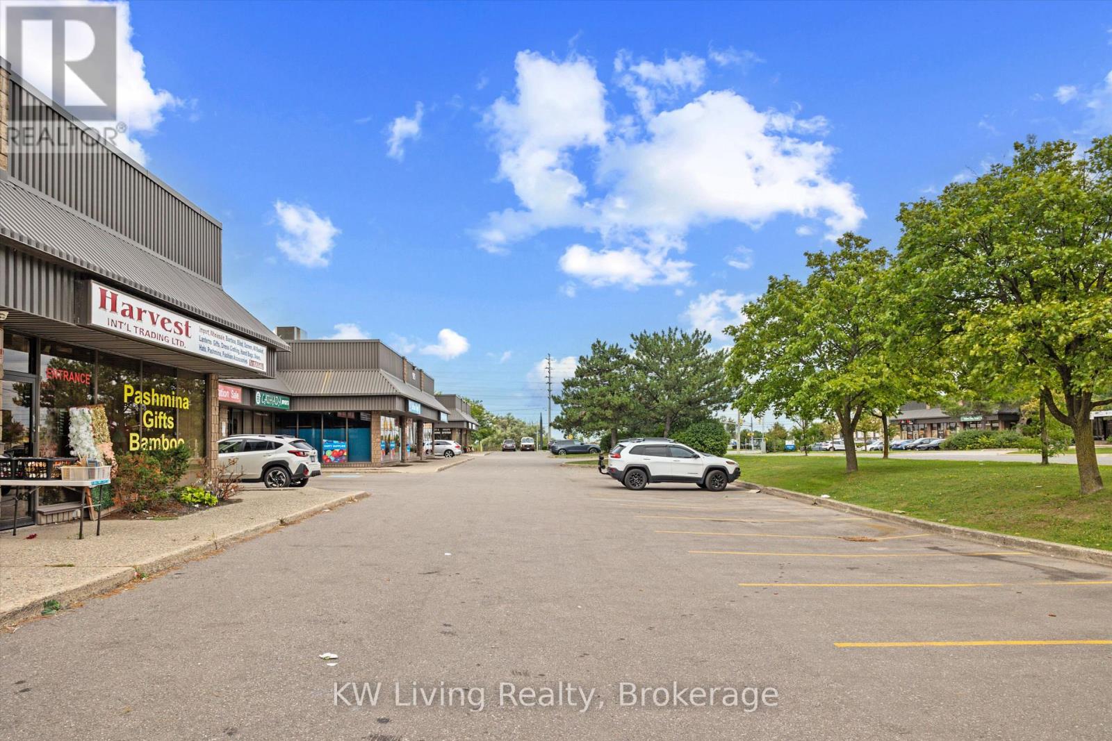 15 & 16 - 975 Pacific Gate, Mississauga, Ontario  L5T 1Y1 - Photo 3 - W13742938