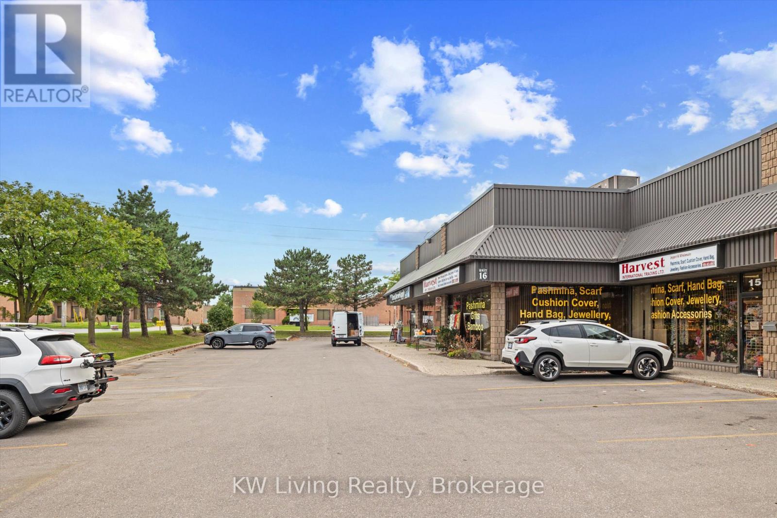 15 & 16 - 975 Pacific Gate, Mississauga, Ontario  L5T 1Y1 - Photo 4 - W13742938