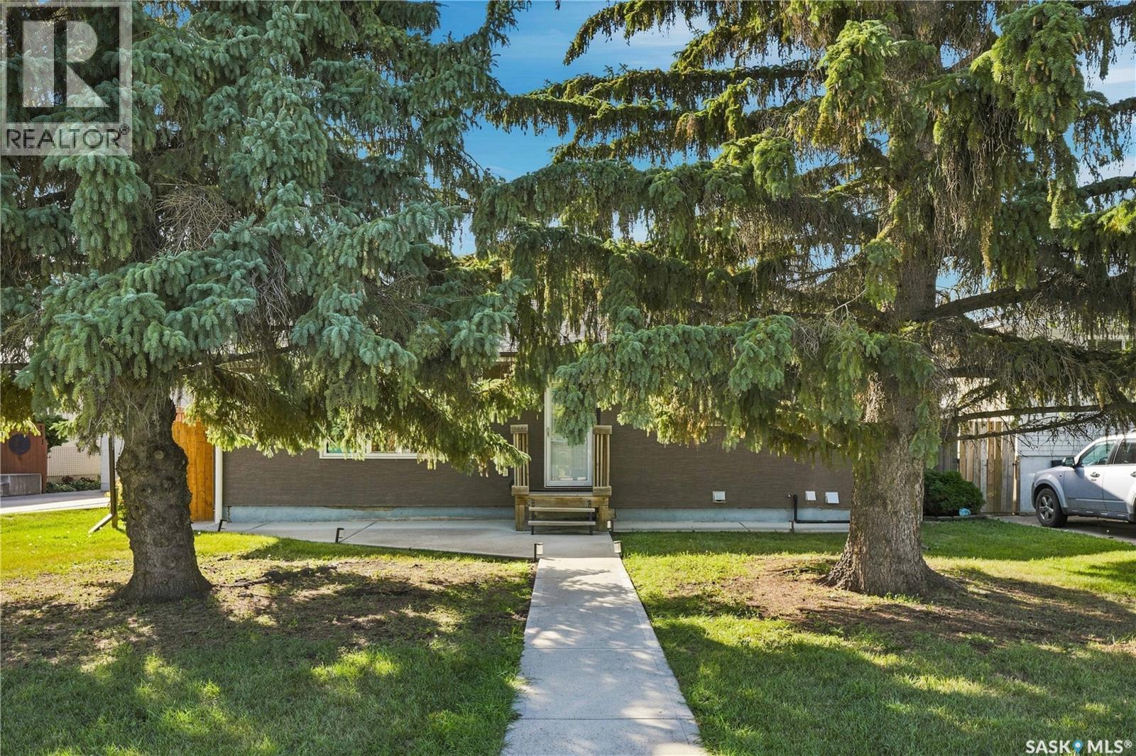 315 M Avenue N, Saskatoon, Saskatchewan  S7L 2S4 - Photo 1 - SK047481