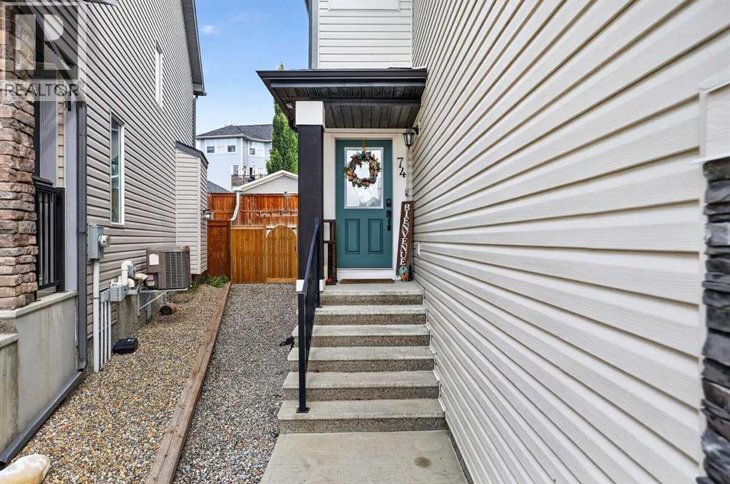 74 Heritage Landing, Cochrane, Alberta  T4C 0E3 - Photo 2 - A2342084