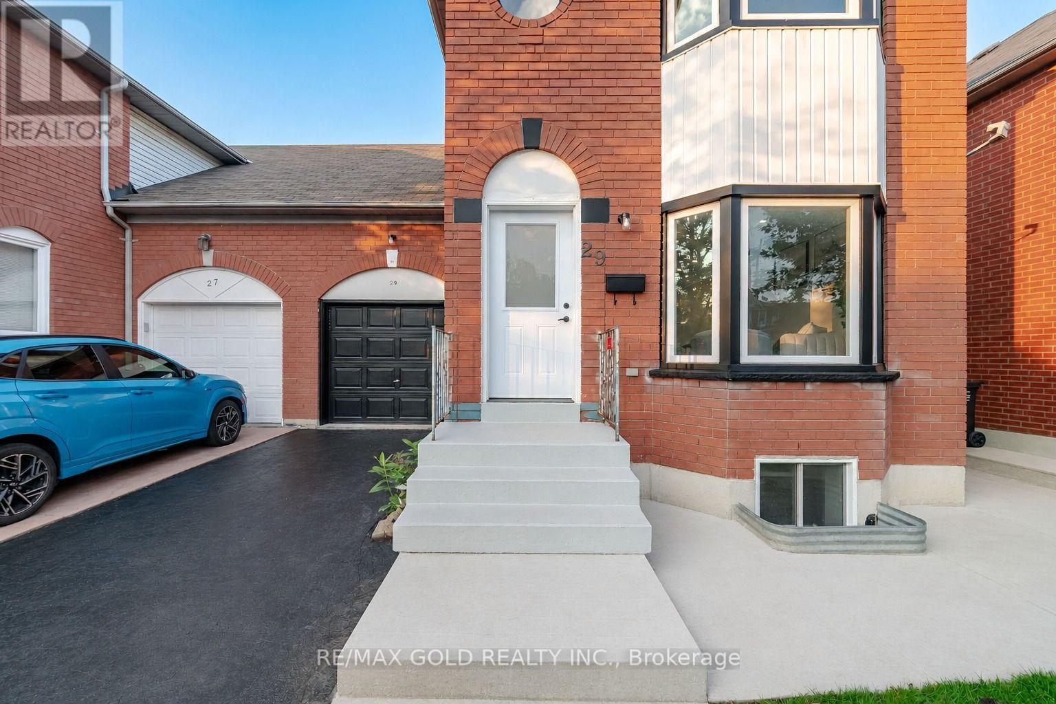 29 Fern Valley Crescent, Brampton, Ontario L6R 1K7 - Photo 4 - W13738836