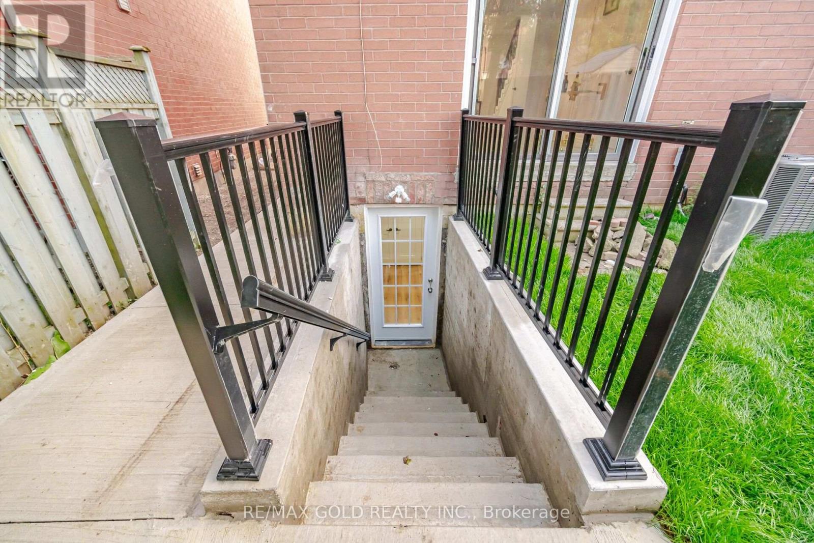 29 Fern Valley Crescent, Brampton, Ontario L6R 1K7 - Photo 42 - W13738836