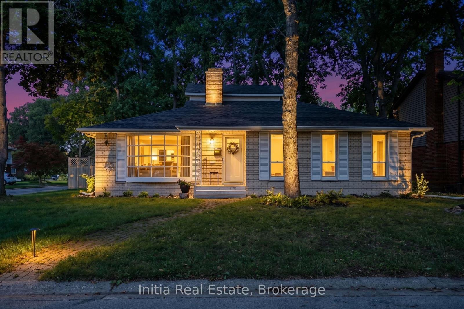 3400 St Patrick's Drive, Windsor, Ontario  N9E 3H4 - Photo 2 - X13740596