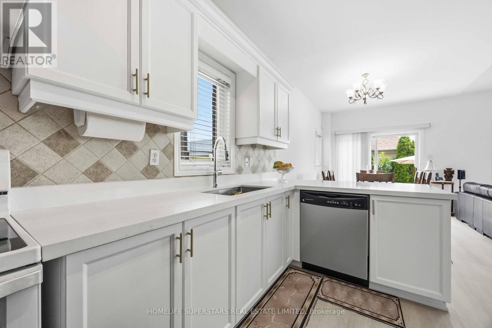 76 Riverlands Avenue, Markham, Ontario  L6B 1B6 - Photo 11 - N13645754