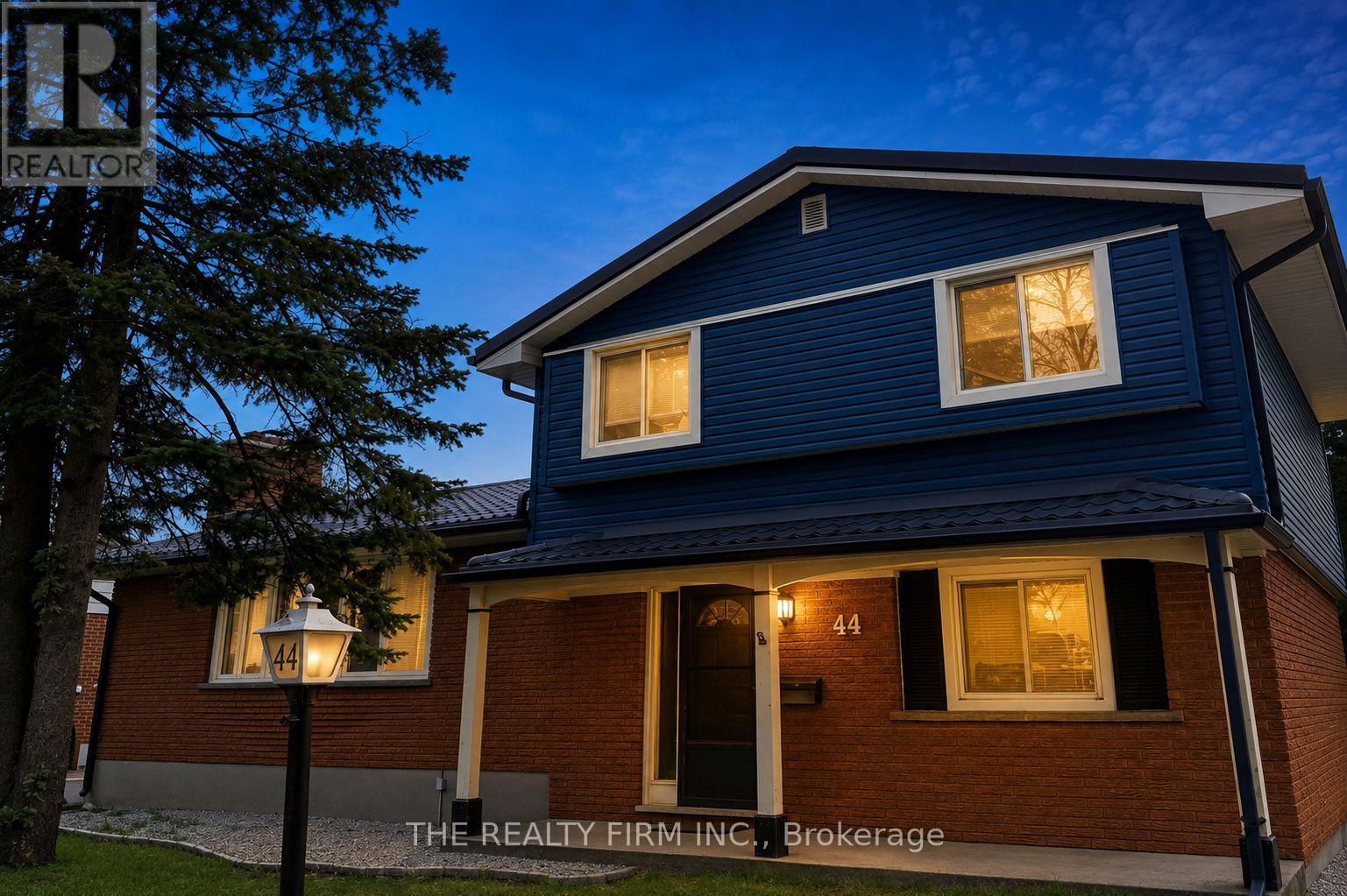 44 EBURY PLACE, London South, Ontario