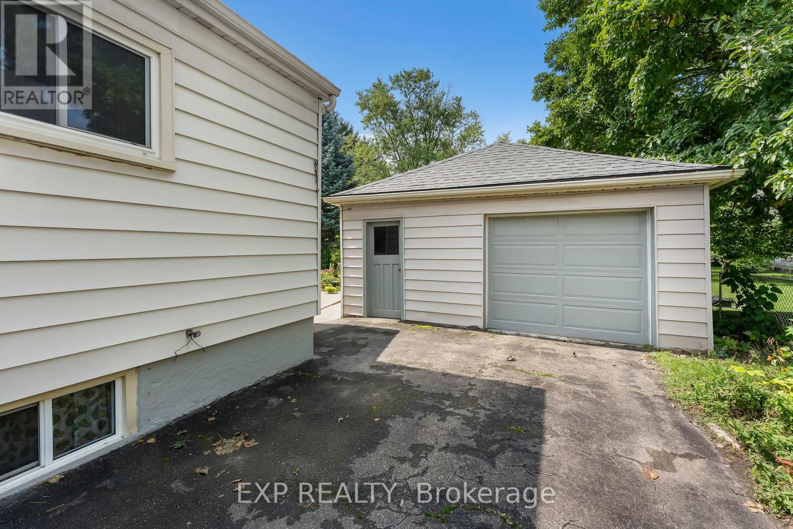 3945 St Peter Avenue, Niagara Falls, Ontario  L2J 2N9 - Photo 4 - X13742988