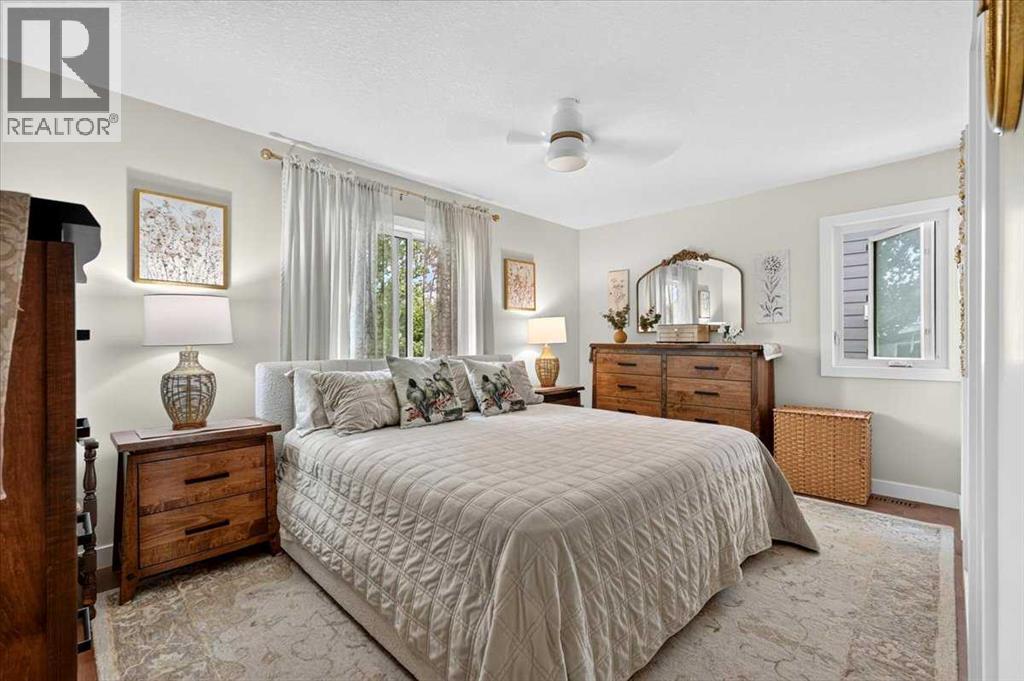 10403 Maplemont Road SW, Calgary, Alberta  T2J 1W3 - Photo 18 - A2341917