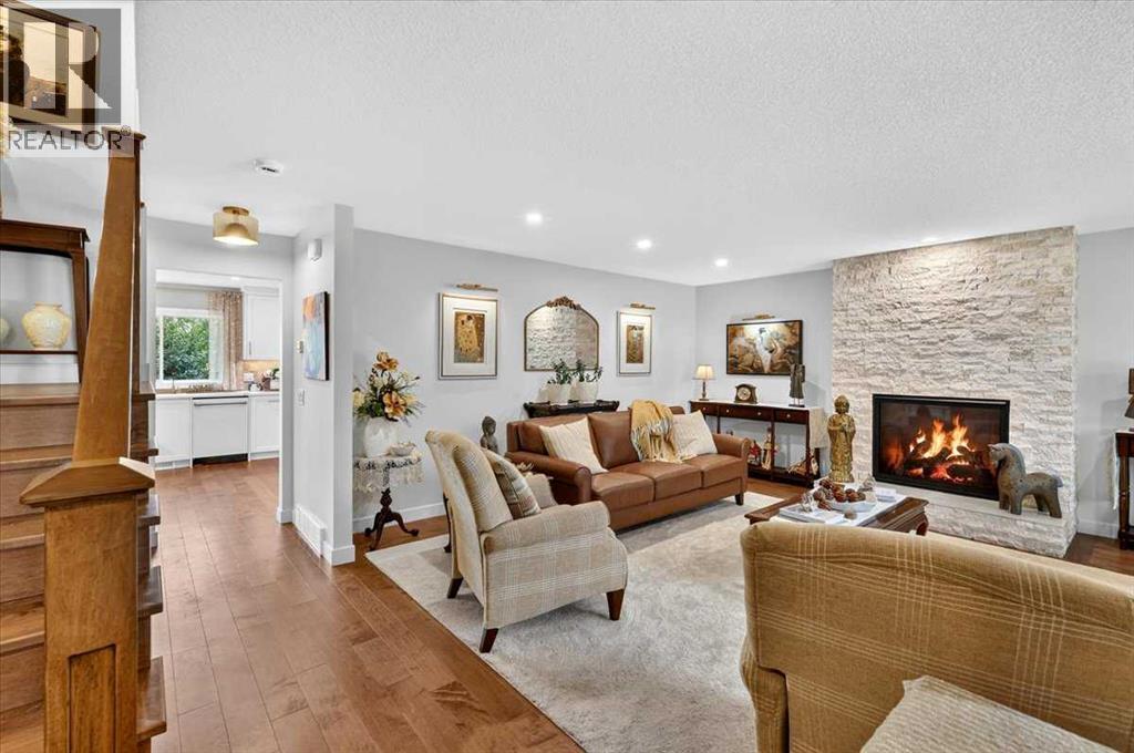 10403 Maplemont Road SW, Calgary, Alberta  T2J 1W3 - Photo 5 - A2341917