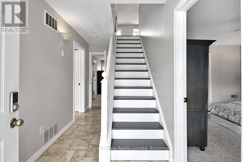 104 Laurie's Court, Blue Mountains, Ontario  L9Y 0L4 - Photo 18 - X13742952