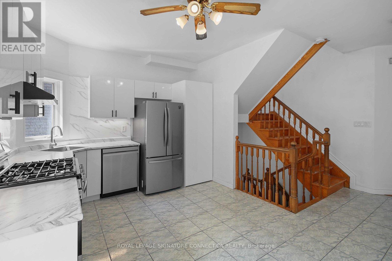 Main - 19 Mitchell Avenue, Toronto, Ontario  M6J 1C1 - Photo 2 - C13742992