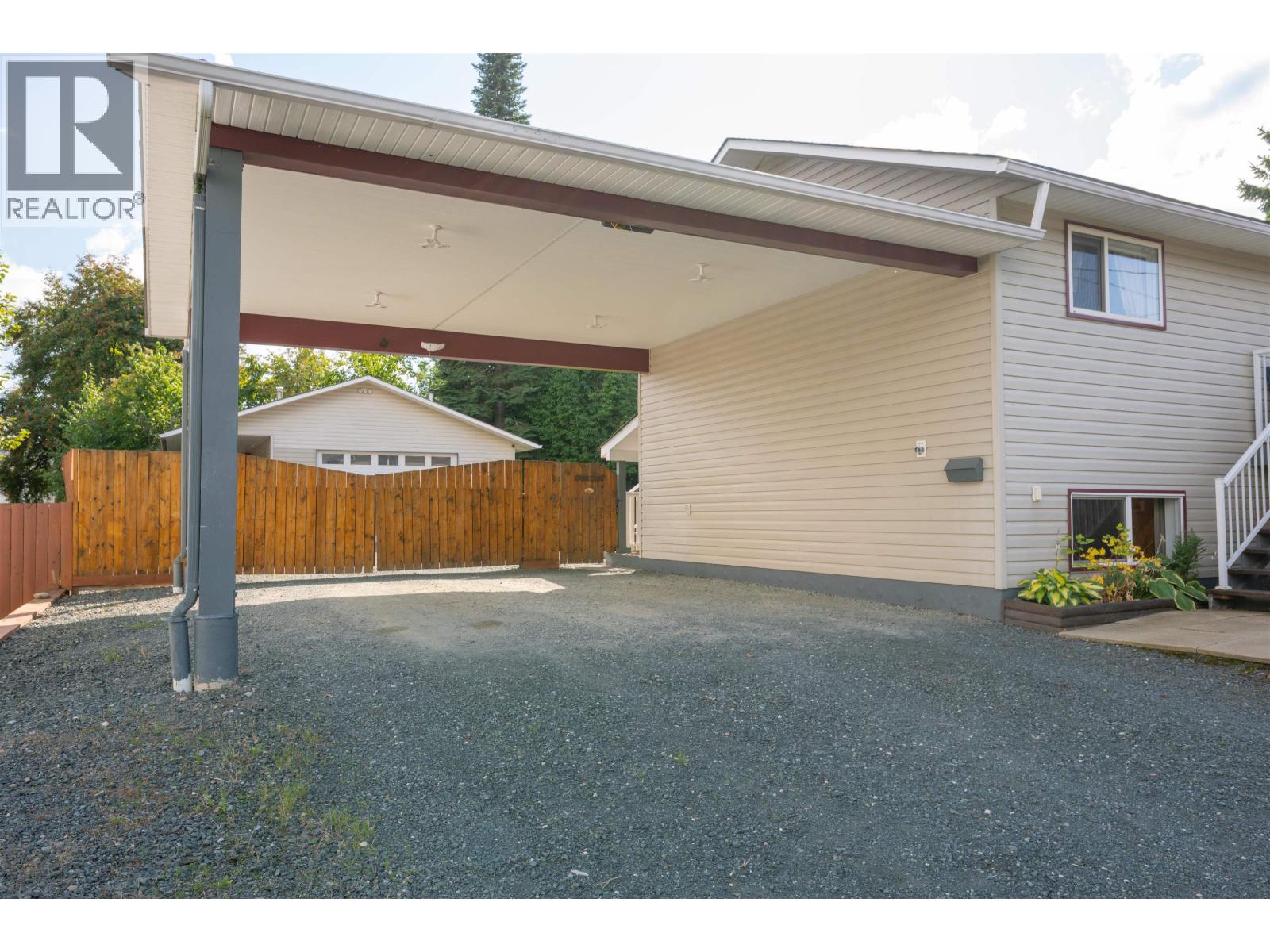 4739 Crocus Crescent, Prince George, British Columbia  V2K 3H7 - Photo 3 - R3161379