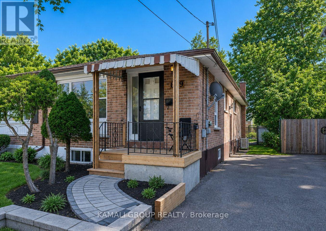 Main - 629 Gibb Street, Oshawa, Ontario  L1J 1Z6 - Photo 2 - E13743008