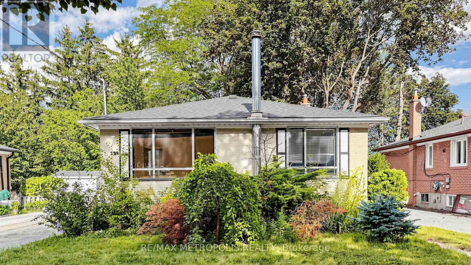 139 Pandora Circle, Toronto, Ontario  M1H 1V8 - Photo 4 - E13743040