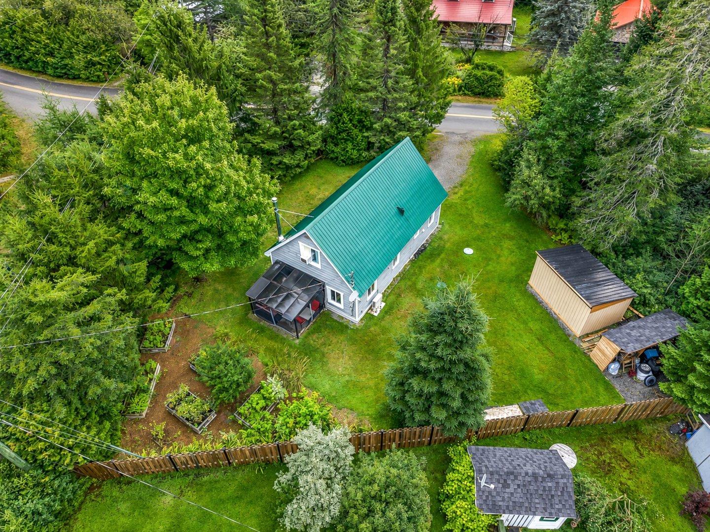 2100 Ch. du Domaine-Guindon Sainte-Agathe-des-Monts Quebec Canada J8C2Z8 2