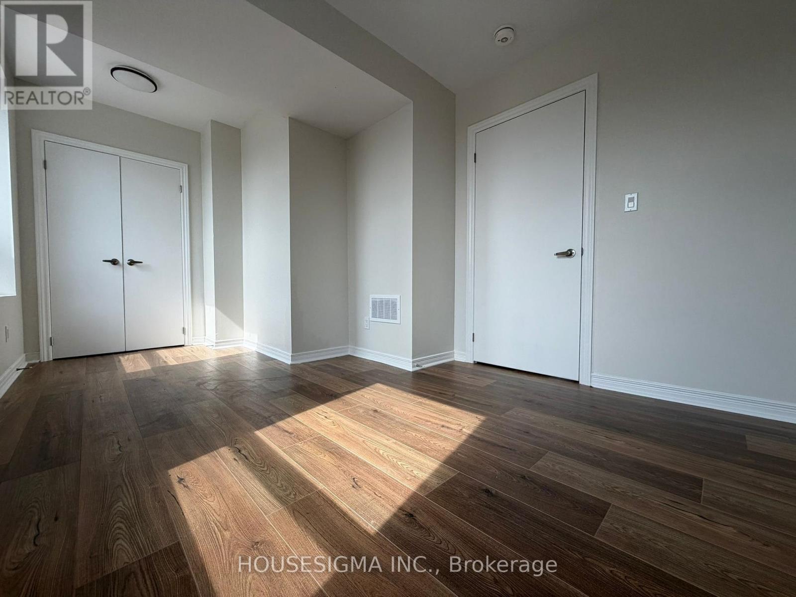 Upper Unit - 28 West Street N, Orillia, Ontario  L3V 5B8 - Photo 13 - S13743032