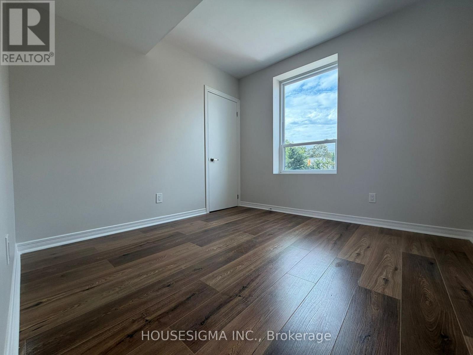 Upper Unit - 28 West Street N, Orillia, Ontario  L3V 5B8 - Photo 15 - S13743032