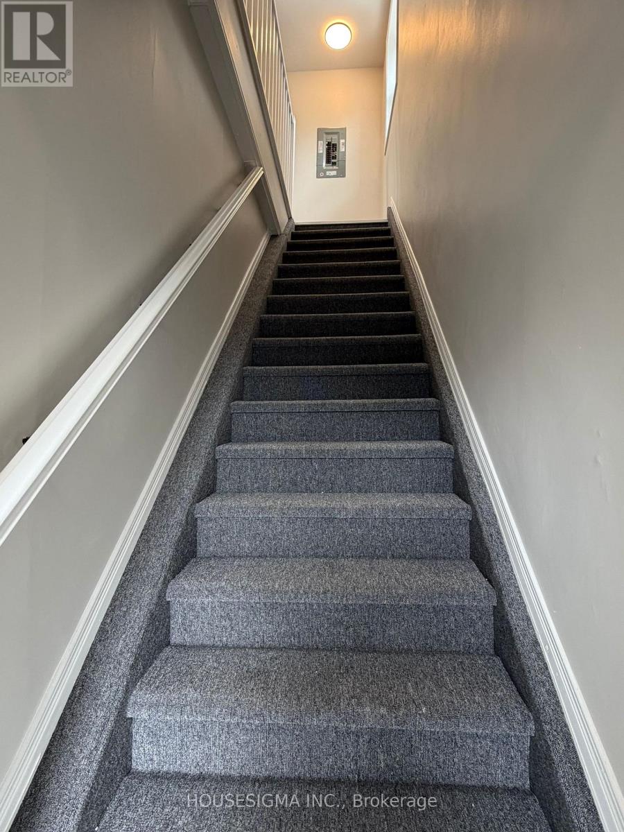 Upper Unit - 28 West Street N, Orillia, Ontario  L3V 5B8 - Photo 4 - S13743032