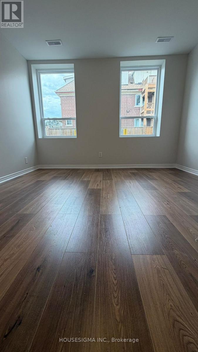 Main Floor Unit - 28 West Street N, Orillia, Ontario L3V 5B8 - Photo 12 - S13743082