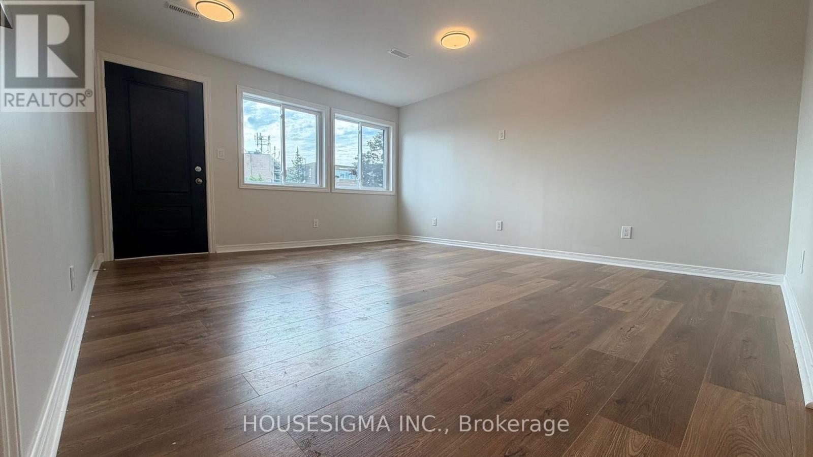 Main Floor Unit - 28 West Street N, Orillia, Ontario L3V 5B8 - Photo 5 - S13743082