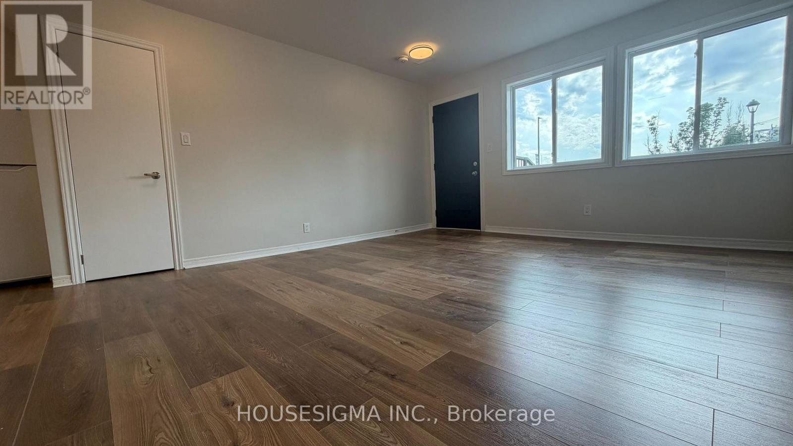 Main Floor Unit - 28 West Street N, Orillia, Ontario L3V 5B8 - Photo 6 - S13743082