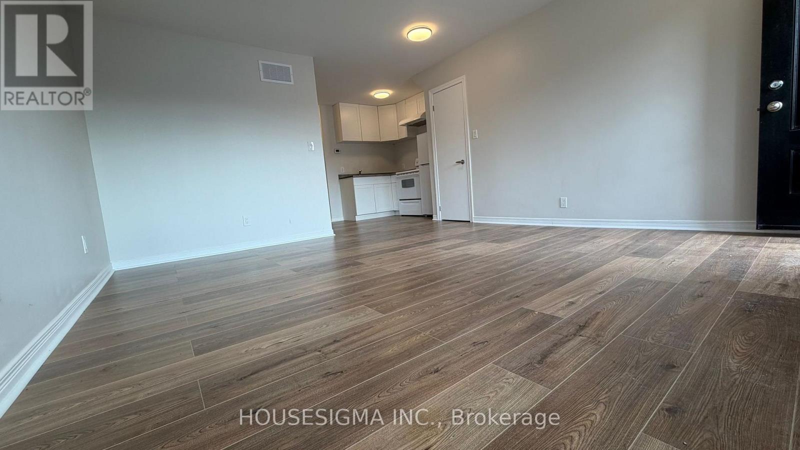 Main Floor Unit - 28 West Street N, Orillia, Ontario L3V 5B8 - Photo 7 - S13743082