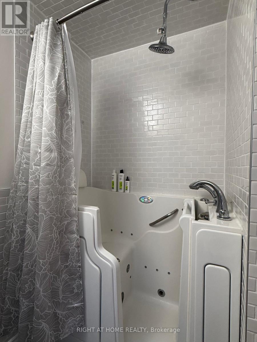 605 Oxbow Park Drive, Wasaga Beach, Ontario  L9Z 2T9 - Photo 10 - S13743090
