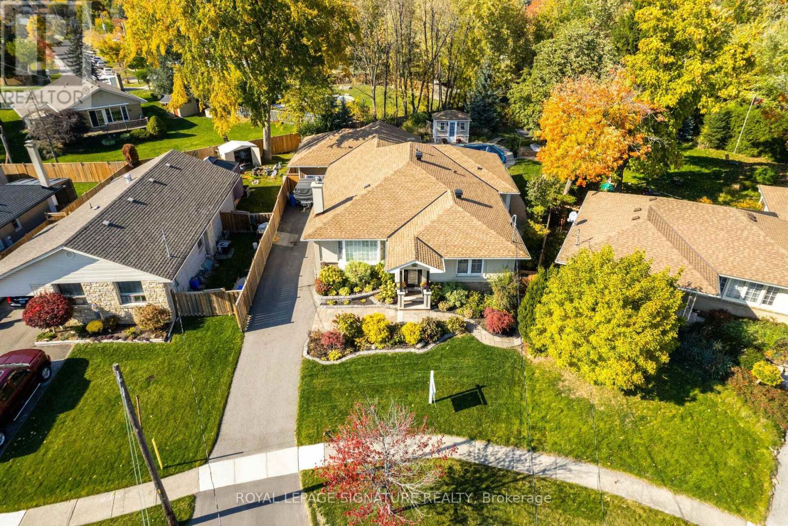 16 Bairstow Crescent, Halton Hills, Ontario  L7G 1L8 - Photo 1 - W13743050
