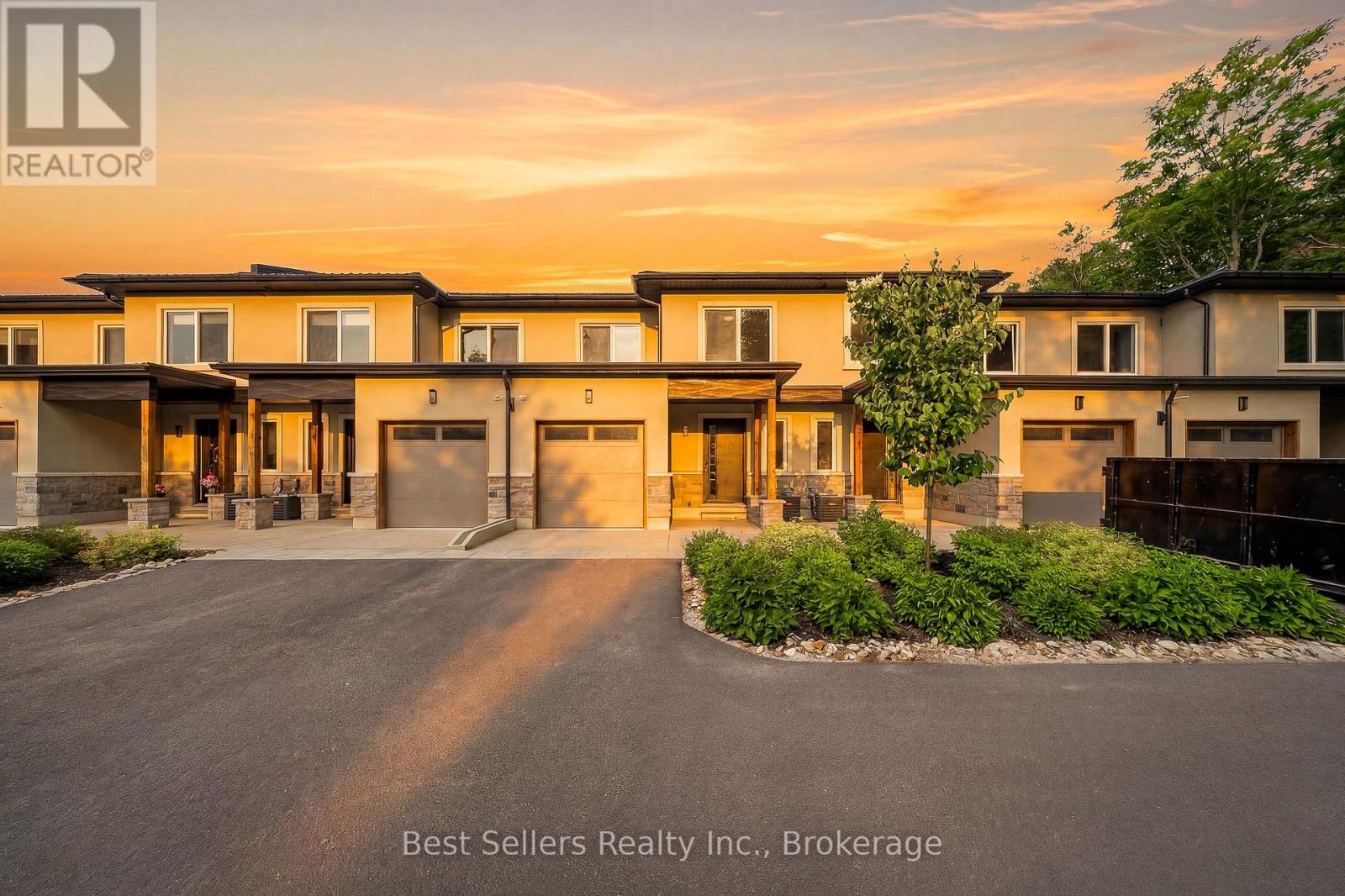 9 HORIZON LANE