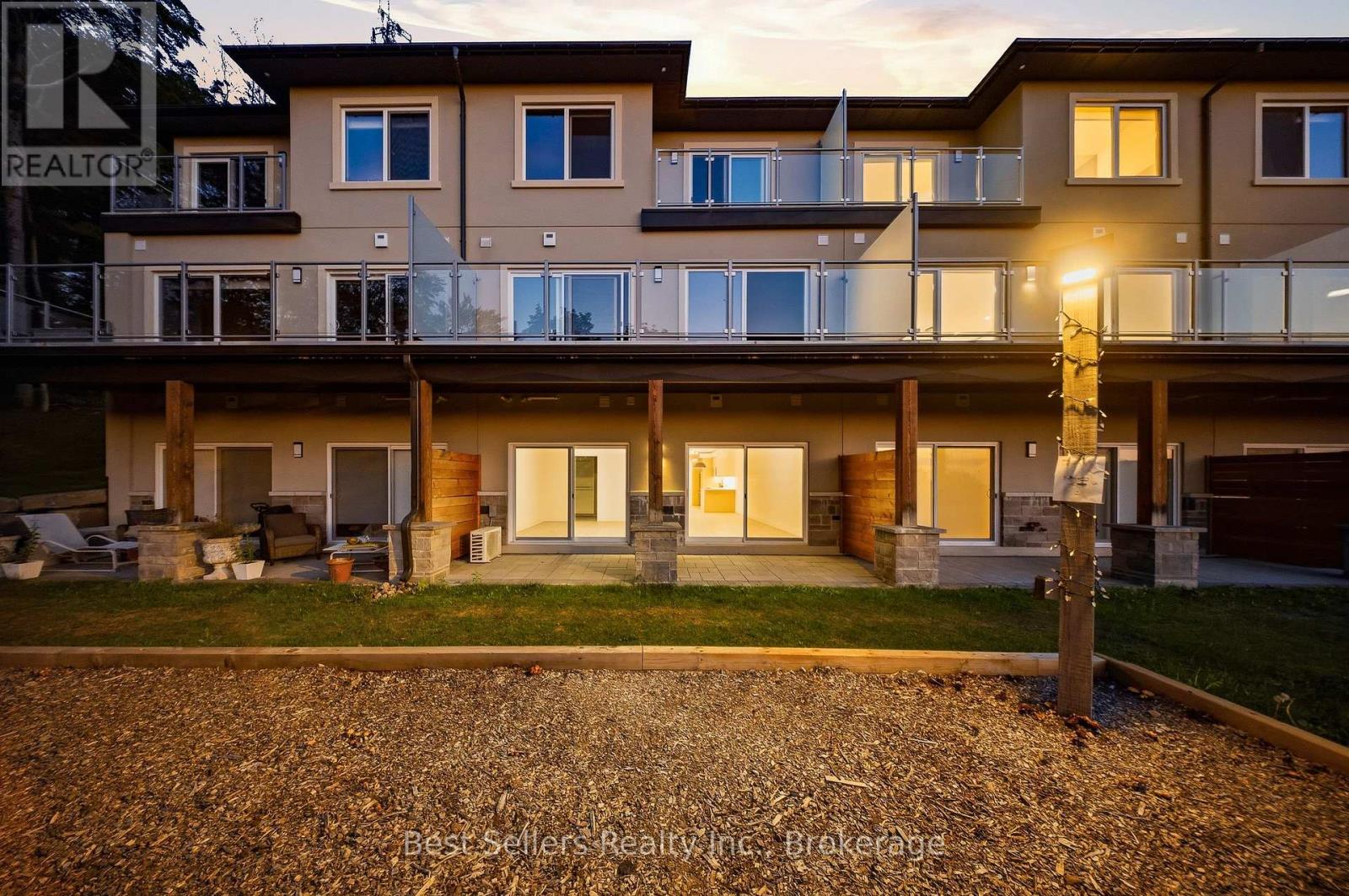 2 - 9 HORIZON LANE