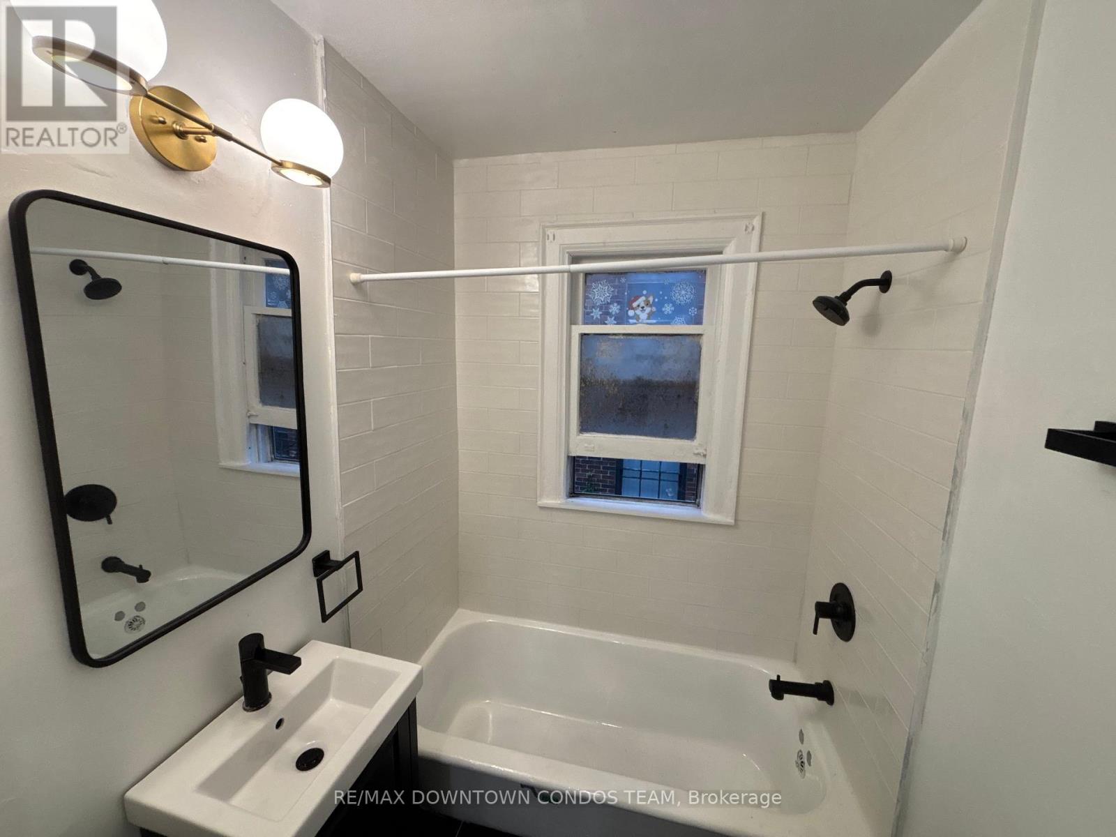 31 - 917 St Clair Avenue W, Toronto, Ontario  M6C 1C7 - Photo 17 - C13711434