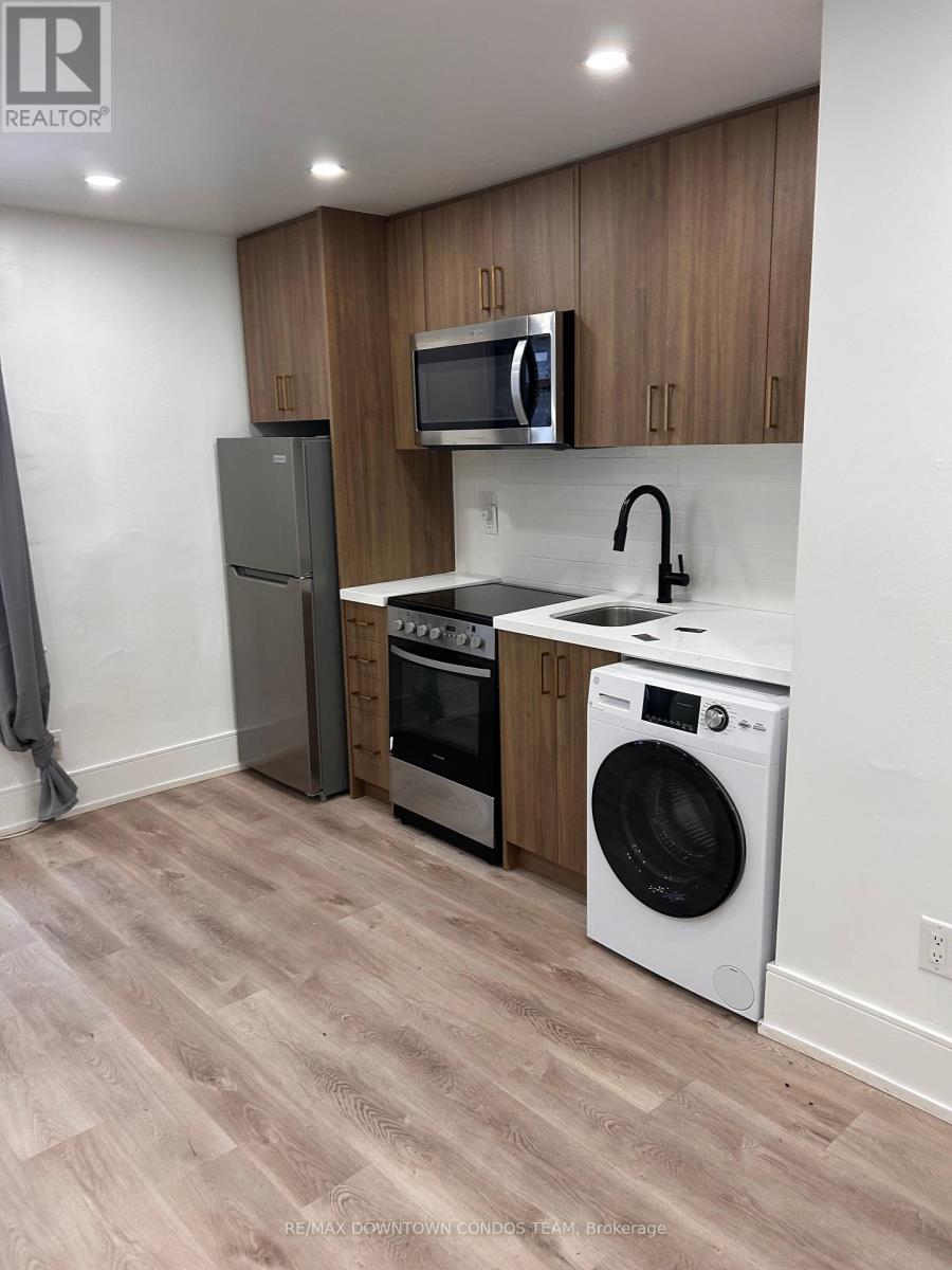 31 - 917 St Clair Avenue W, Toronto, Ontario  M6C 1C7 - Photo 11 - C13711434