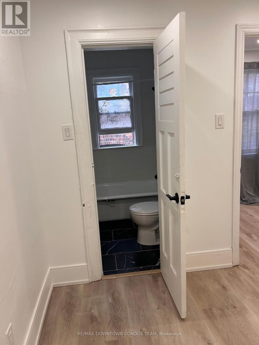 31 - 917 St Clair Avenue W, Toronto, Ontario  M6C 1C7 - Photo 18 - C13711434