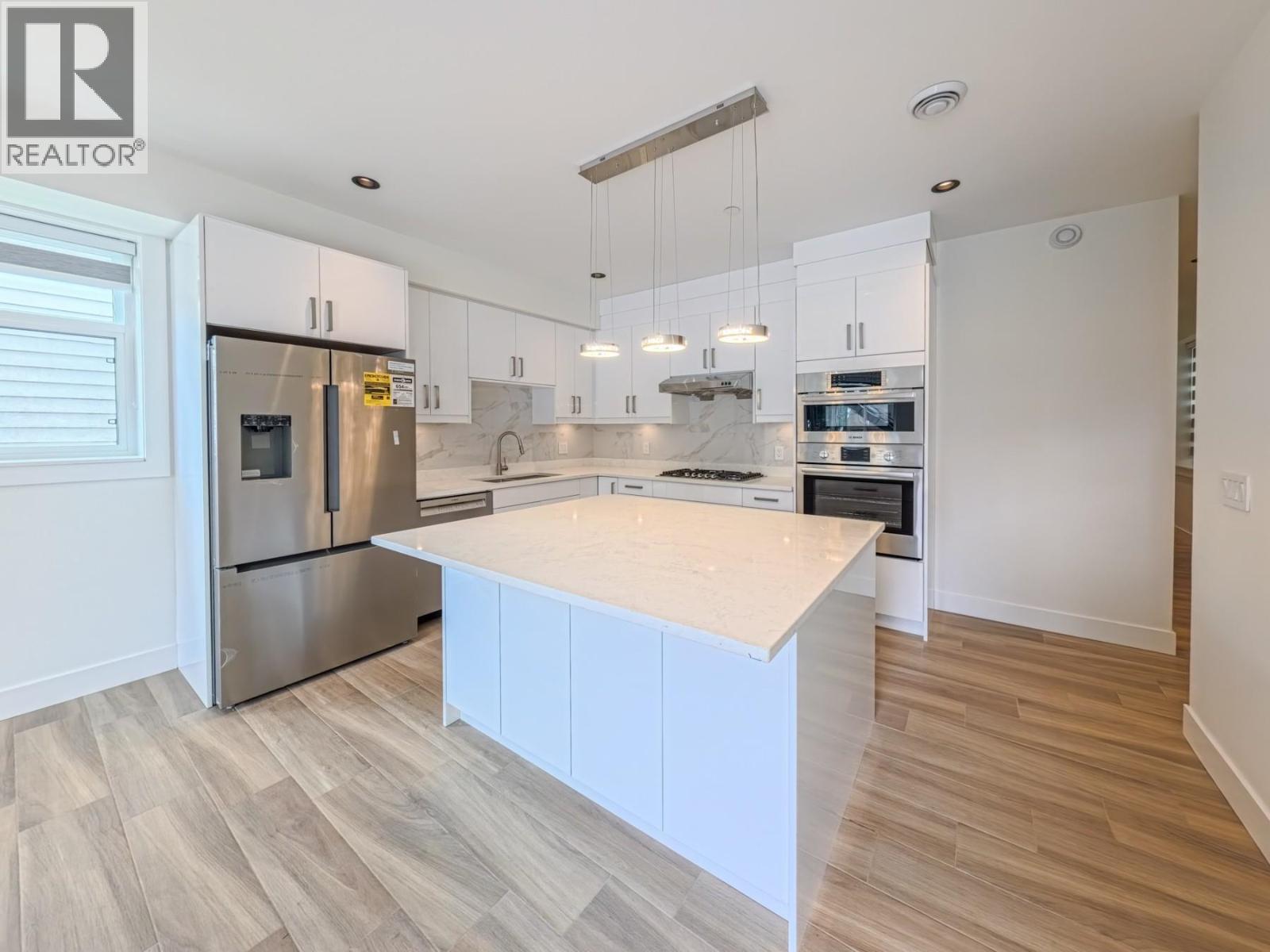 3 745 E 30 AVENUE, Vancouver, British Columbia