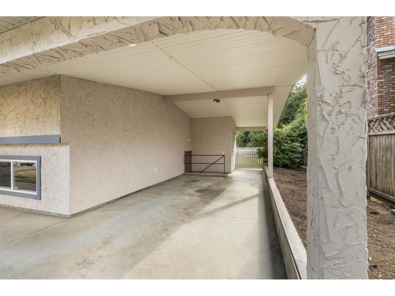 2170 Wildwood Street, Abbotsford, British Columbia  V2S 2Y8 - Photo 3 - R3161322