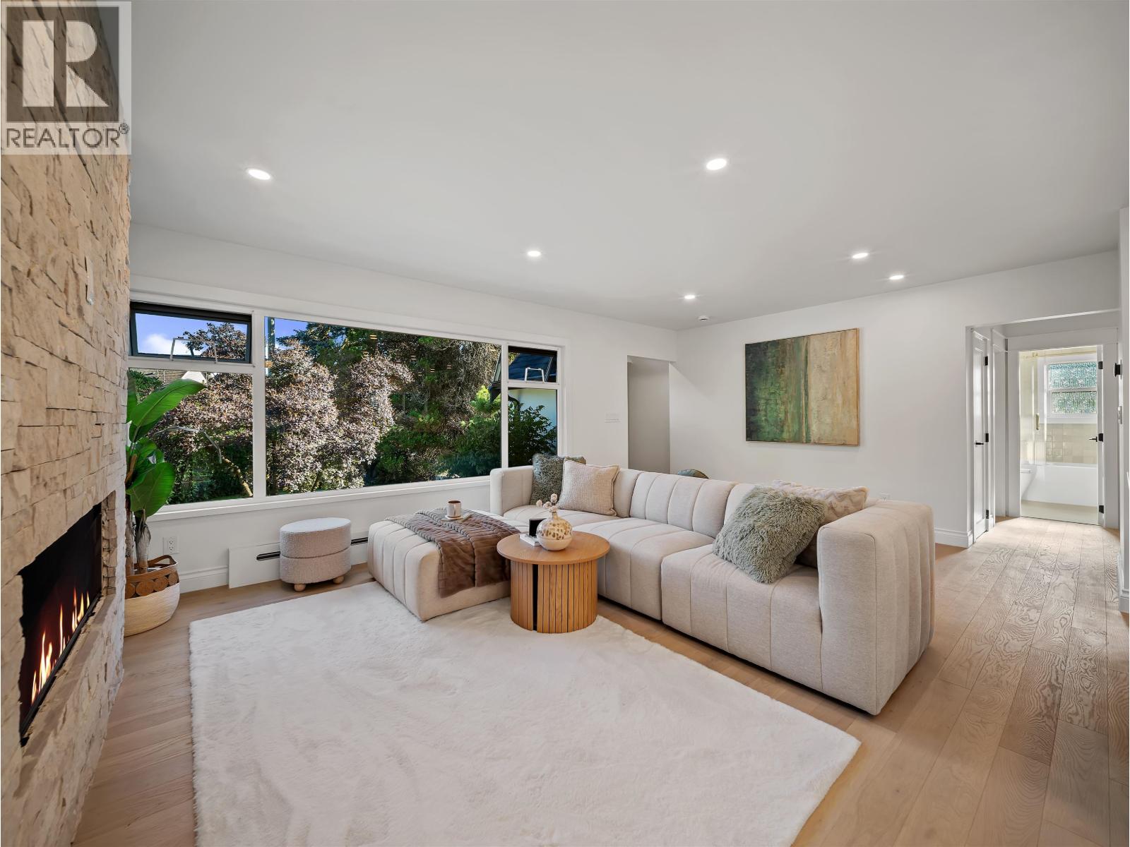 3975 Highland Boulevard, North Vancouver, British Columbia  V7R 2Y7 - Photo 2 - R3161384