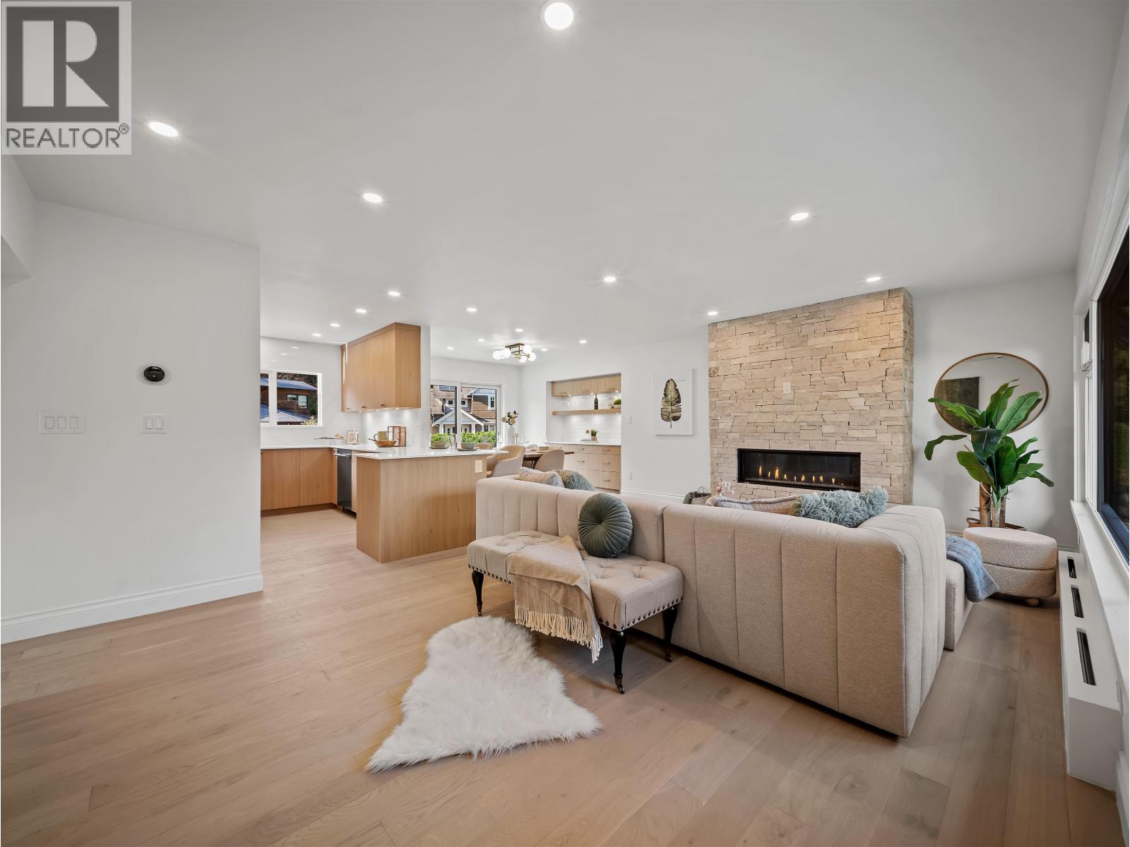 3975 Highland Boulevard, North Vancouver, British Columbia  V7R 2Y7 - Photo 3 - R3161384