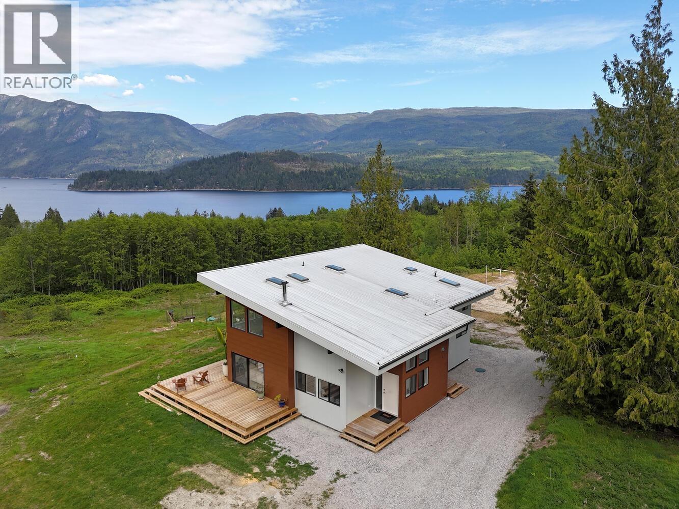 6400 CROWSTON ROAD, sechelt, British Columbia