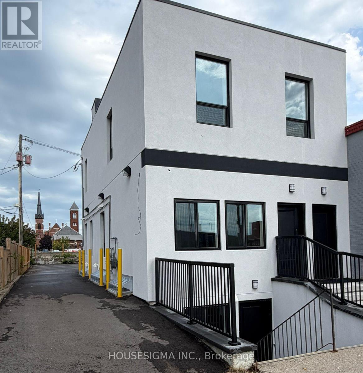 Lower Level Unit - 28 West Street N, Orillia, Ontario  L3V 5B8 - Photo 2 - S13743128