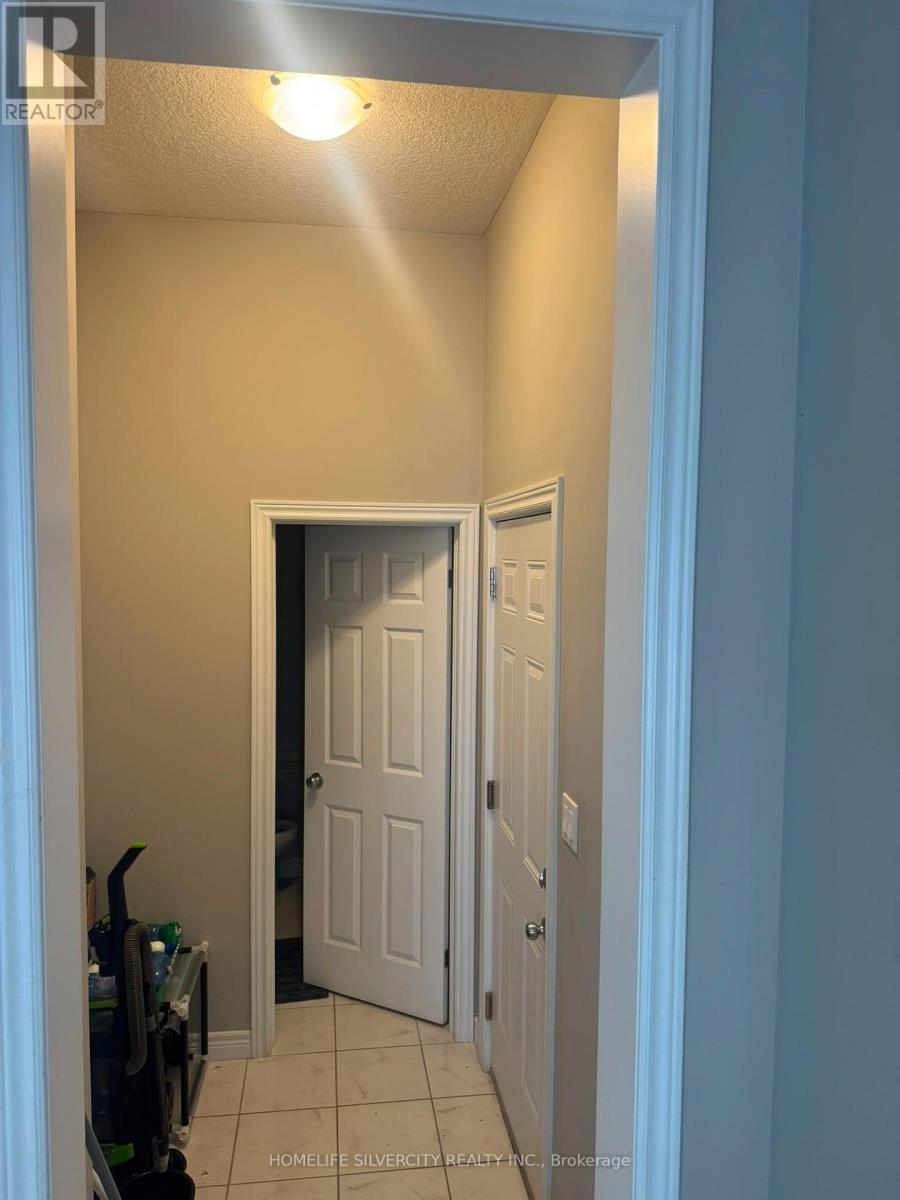 505 Florencedale Crescent, Kitchener, Ontario N2R 0N3 - Photo 10 - X13743132