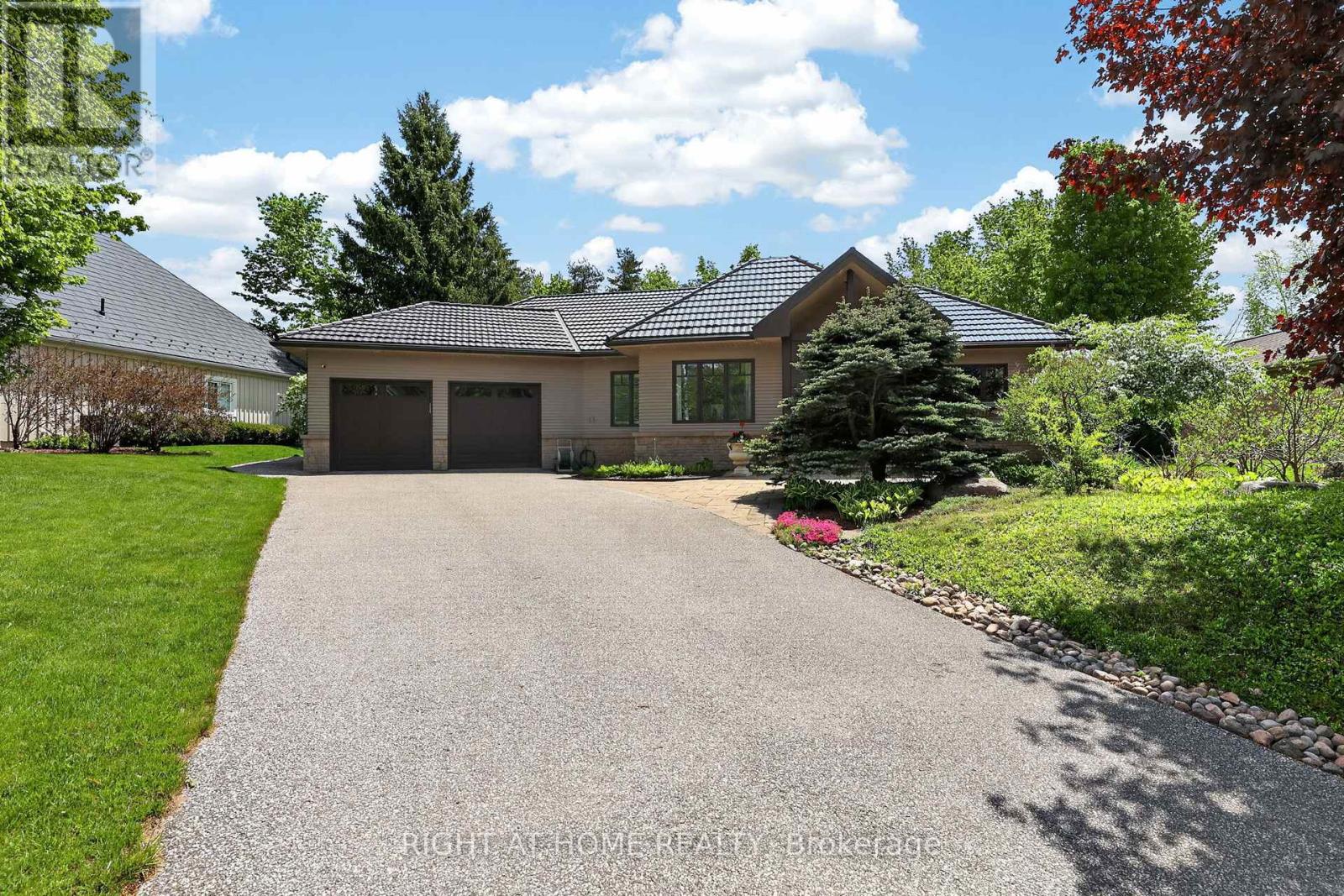 13 Alpine Way, Oro-Medonte, Ontario  L0L 2L0 - Photo 3 - S13742930